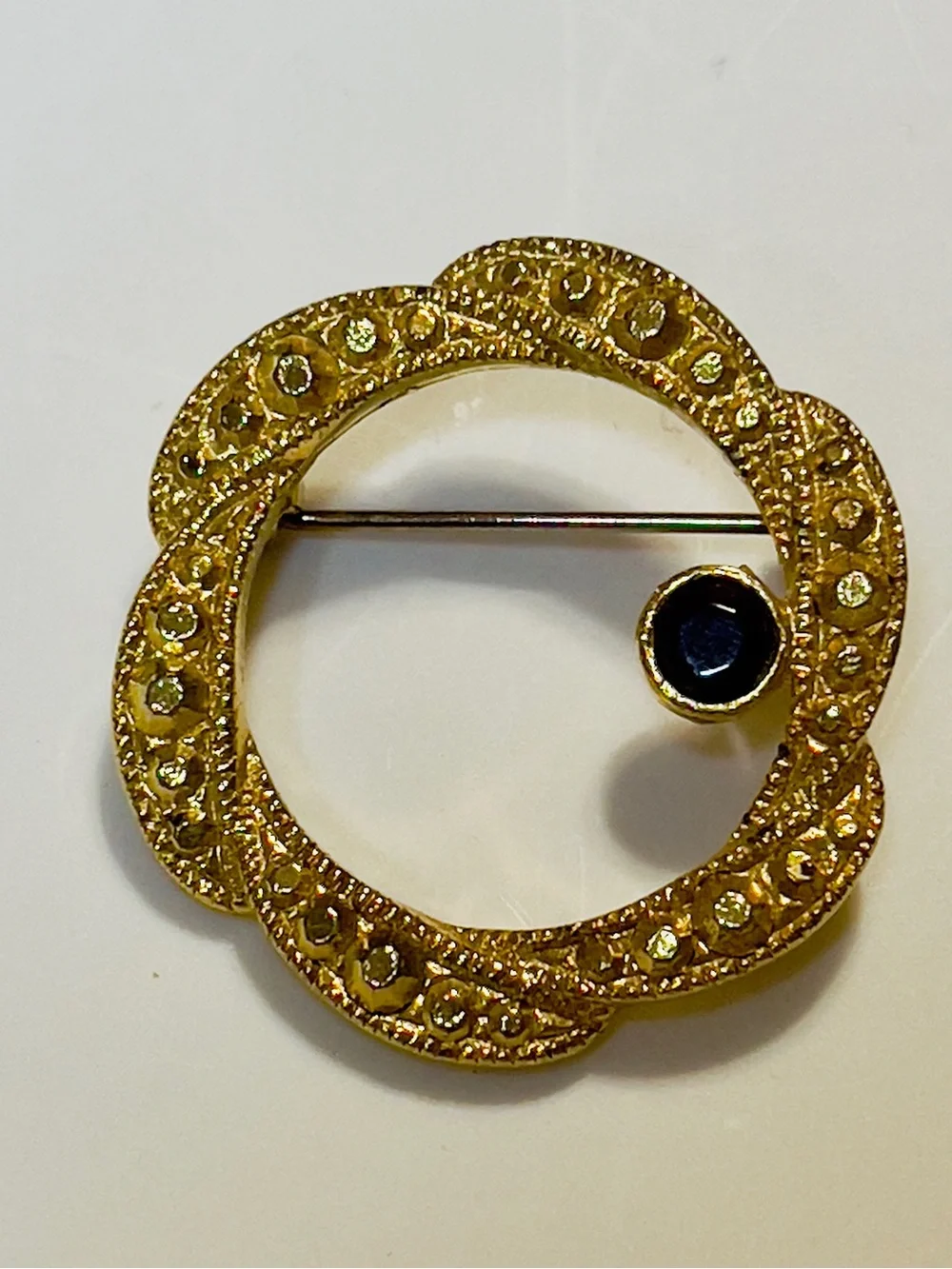 Vintage Gold Tone Round Textured with Garnet Red Rhinestone Brooch/Pin Victorian